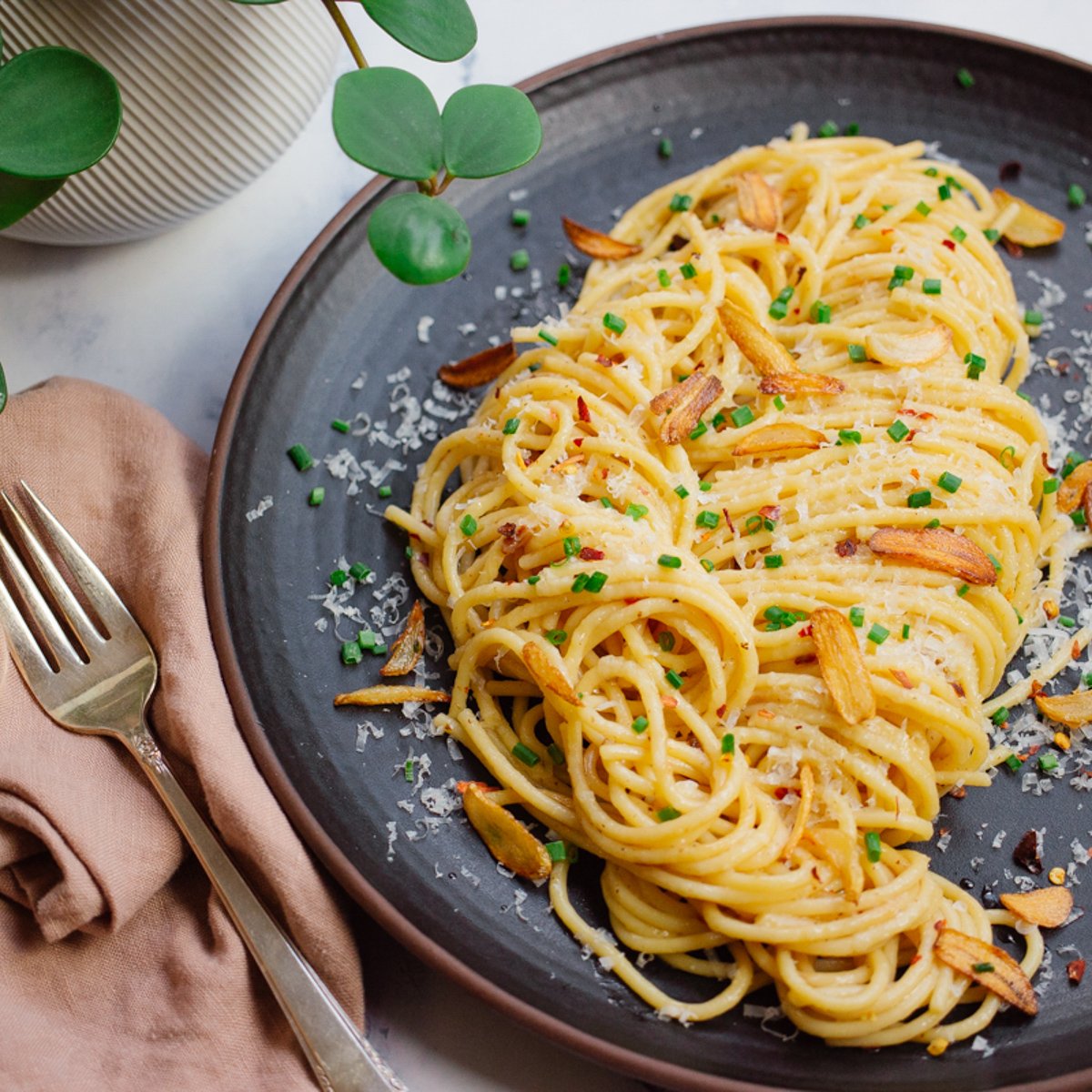 buttery garlic noodles, thanksgiving dinner sides