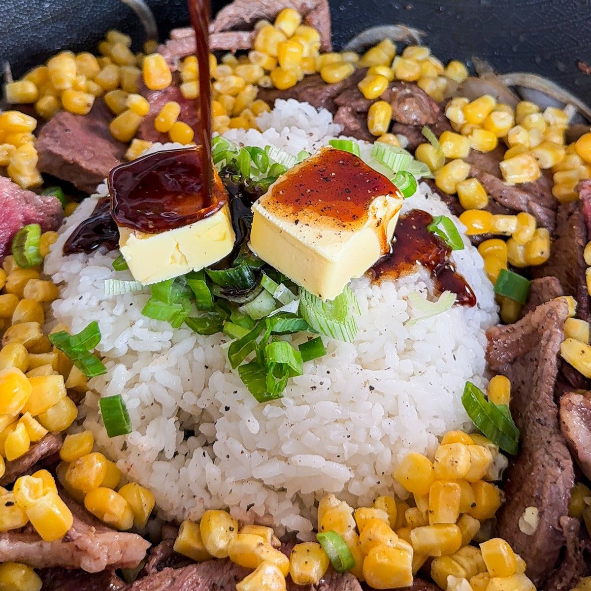 Beef and pepper rice bowls