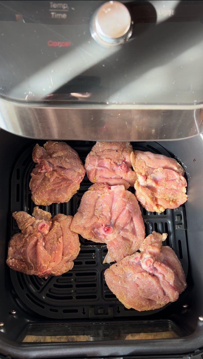 how to air fry chicken thighs