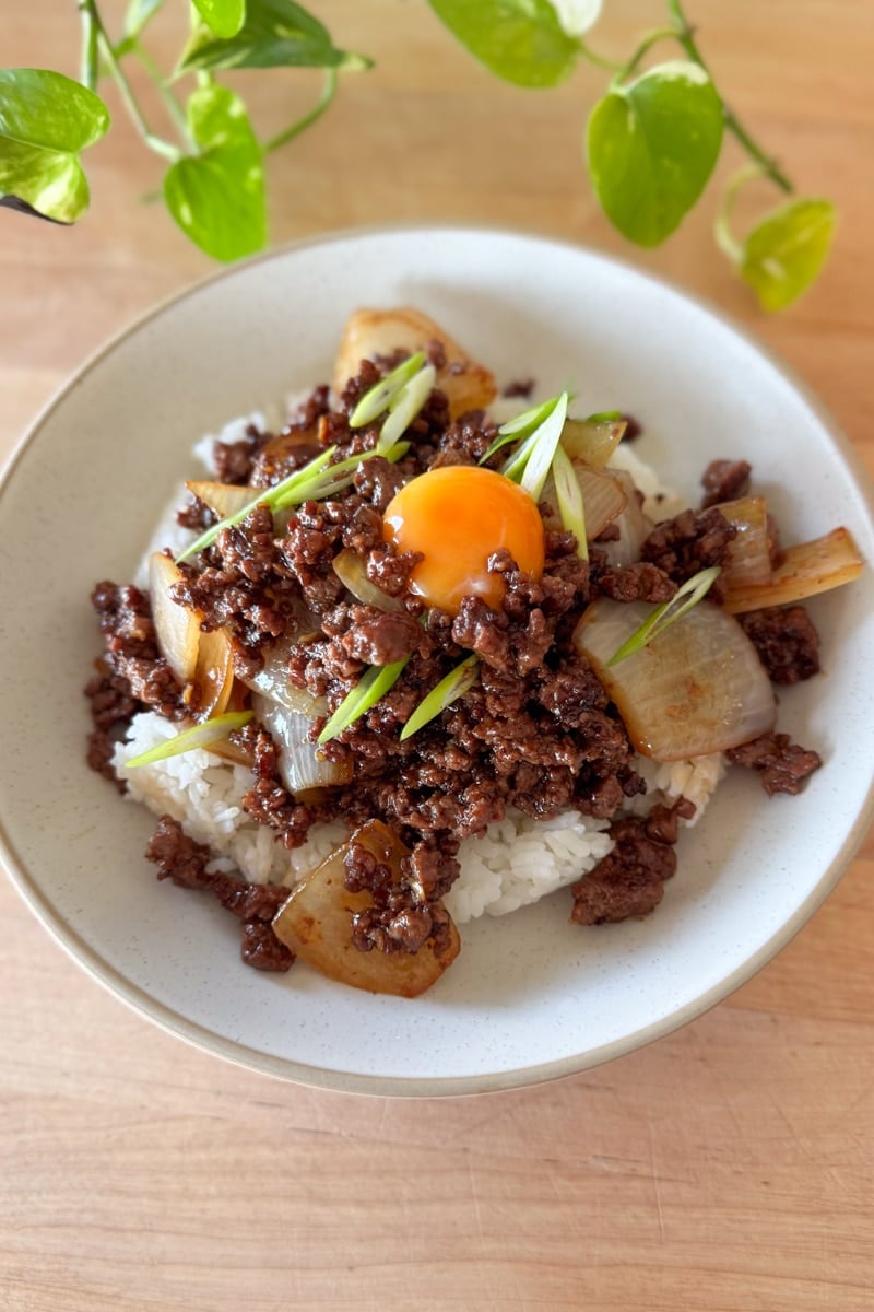 beef and onion stir fry rice bowl