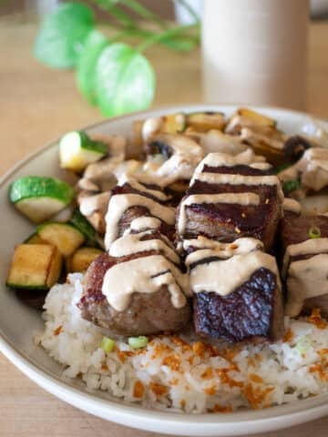hibachi bowl with rice, crispy garlic, sauteed vegetables.