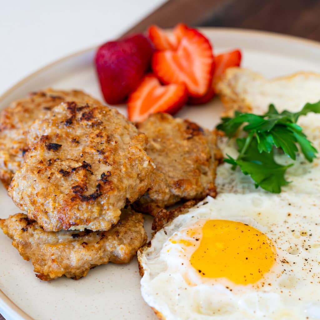 Only 6 ingredients to make the best breakfast chicken sausages