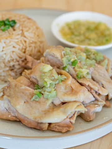 Hainanese chicken rice in rice cooker