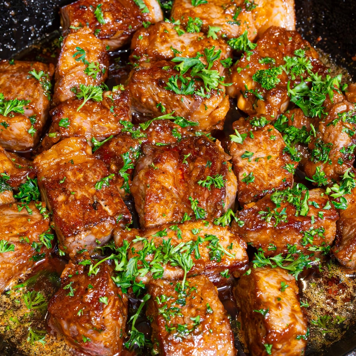 garlic butter steak bites with potatoes