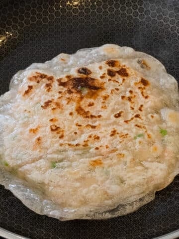 Shrimp pancake with rice paper