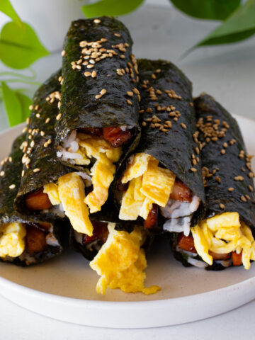 Spam musubi rolls